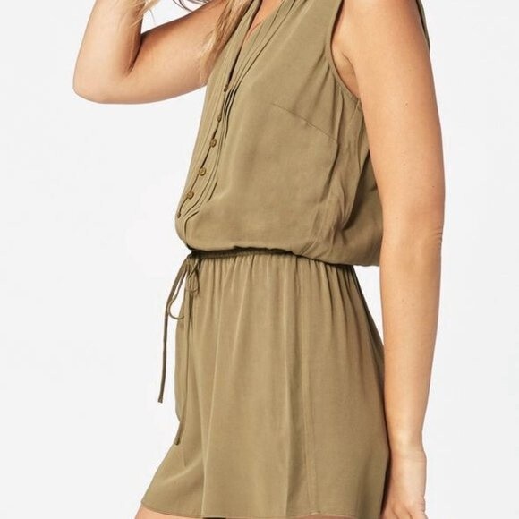 JustFab XL Olive Green Pintuck Romper NWT - Picture 4 of 12